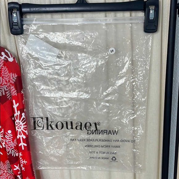 NEW! Red Snowflake Jumpsuit SIZE SMALL - Picture 4 of 9